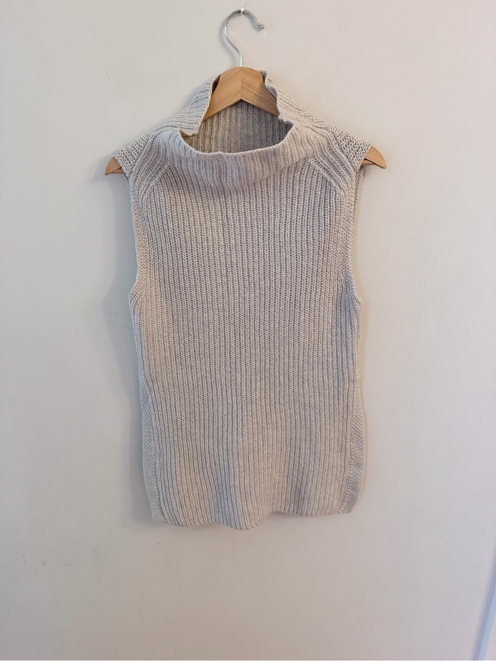 100% wool sleeveless Turtleneck Knit Sweater - grey
